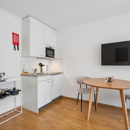 - Crown 22 Цюрих