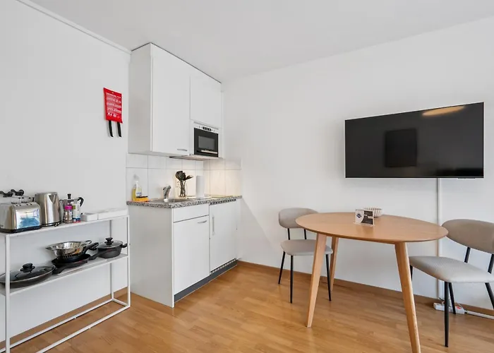 - Crown 22 Цюрих