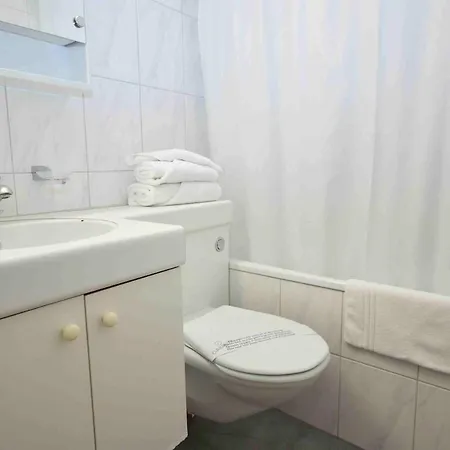 - Crown 22 Ζυρίχη