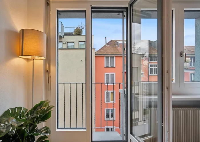 - Crown 22 * Zurique